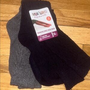 NWT Muk Luks Womens Knee High Socks Gray and Navy 2 Pack
